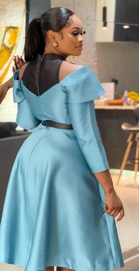 Runway Fashion Dresses, Classy Gowns, Corporate Dress, Chic Dress Classy, African Dresses For Kids, Short African Dresses, Simple Gowns, African Wear Dresses, African Print Dress Designs