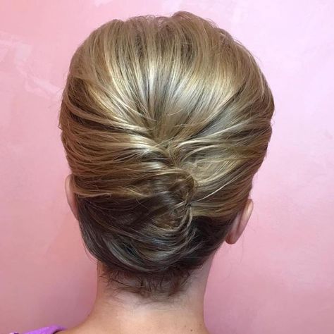 Two-Toned French Roll Twist For Short Hair, Hair Fancy, Formal Hairstyles Updo, French Roll Hairstyle, Updos For Short Hair, French Twist Updo, Twist Updo, French Roll, Ladies Hair