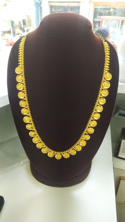 Lakshmi Coin Necklace, Kasu Mala, Cooking Sweets, Coin Jewellery, Bride Jewelry Set, Biology Facts, Indian Jewelry Earrings, Gold Mangalsutra Designs, Gold Mangalsutra