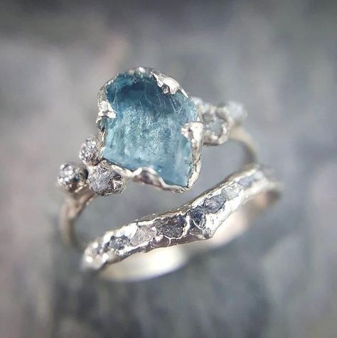 Raw Crystal Jewelry, Dream Engagement Rings, Pretty Rings, Fantasy Jewelry, Gold Diamond Rings, Pretty Jewellery, Men's Jewelry, Unique Engagement Rings, Bridal Rings