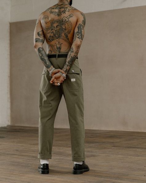 Casual Style Outfits Men, Olive Pants Men, Jean Fits, Fatigue Pants, Medieval Tattoo, Fits Inspiration, Off White Belt, Smart Casual Menswear, Olive Shorts