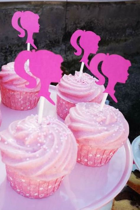 Cupcakes Barbie, Barbie Cupcakes, Barbie Pool Party, Ideas Aniversario, 4de Verjaardag, Barbie Party Decorations, Barbie Birthday Cake, Barbie Theme Party, Barbie Birthday Party