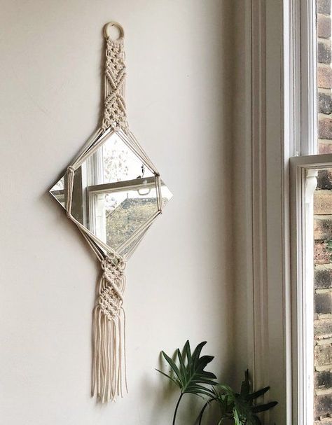 Simpul Makrame, Pola Macrame, Art Macramé, Macrame Mirror, Macrame Wall Hanging Diy, Macrame Wall Hanging Patterns, Eclectic Living, Macrame Wall Art, Macrame Patterns Tutorials