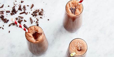 This refreshing, effervescent drink has the sweet flavor of chocolate milk without the dairy. For a grown-up variation, stir in 1-2 tablespoons of Kahluà or chilled espresso before shaking. Chocolate Soda Recipe, Chocolate Soda, Ice Cream Float Recipes, Quick Sweets, Iced Chocolate, Ice Cream Float, Float Recipes, Ice Cream Floats, Soda Recipe