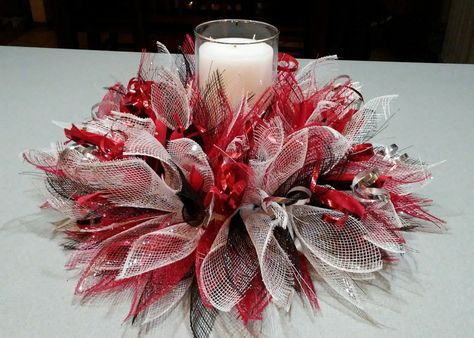 Red, white and black deco mesh centerpiece / candle ring Mesh Candle Rings Tutorial, Deco Mesh Centerpiece Diy, Mesh Centerpiece Diy, Deco Mesh Candle Ring, Mesh Candle Rings, Diy Table Centerpieces, Table Centerpieces Christmas, Deco Mesh Centerpiece, Burlap Centerpieces