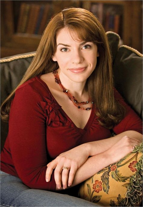 Twilight author Stephenie Meyer breaks the cycle for The Host Forbes List, Stephenie Meyer Books, Stephanie Meyers, Twilight Photos, Twilight Book, Stephenie Meyer, Twilight Series, Twilight Movie, Breaking Dawn