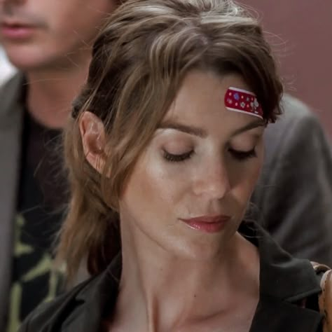 Meredith Grey Pfp, Meredith Grey Hairstyle, Meredith Grey Season 1, Meredith Grey Aesthetic, Meredith Grey Hair, Meredith And Cristina, Meredith Grey's Anatomy, Greys Anatomy Couples, Grays Anatomy Tv