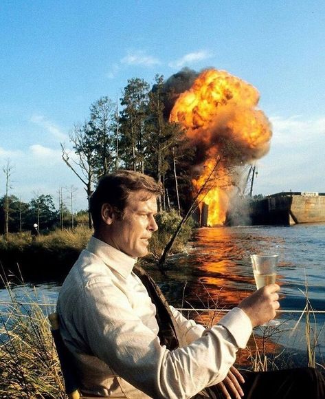 Life Advice: Be A Lot More Like Roger Moore On The Set Of The 1973 Bond Movie ’live & Let Die’ And Ignore All Your Emails Until Monday Morning John Daly, British Open, Italian Grand Prix, Roger Moore, Bond Movies, Sean Connery, Famous Books, Film Serie, James Bond