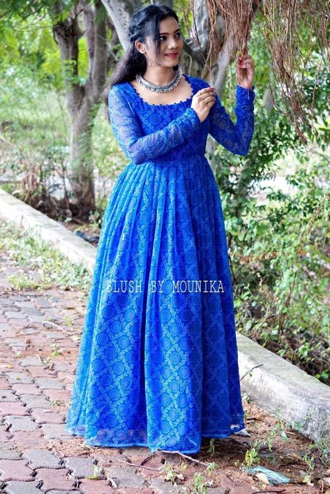 ☔Rate::1100 ☔WhatsApp::+91-9725516626 ☔Type:: Full stitched ☔Pattern::Maxi pattern ☔Size::S-36,M-38, L-40, XXL-42 ☔Flair::3 mtr. ☔Fabric:: Georgette pure ☔Work::Digital printed ☔Sleeve type:: Full sleeve ☔Gown Length::55" ☔Nack pattern:: potli system ☔Inner Fabric:: micro Crape ☔free shipping in India & cod available Suit Sharara, Full Sleeve Gowns, Glam Wardrobe, Frock Models, Western Suit, Full Sleeves Design, Full Sleeves Dress, Long Frock Designs, Bandhani Dress