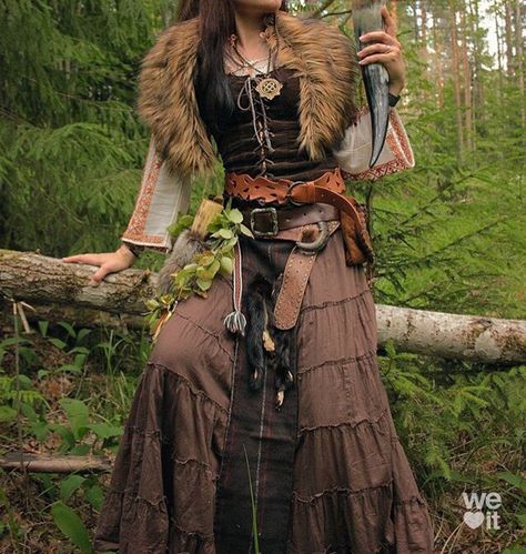 Female Viking Costume, Viking Party, Viking Aesthetic, Celtic Fashion, Ren Faire Outfits, Ren Faire Costume, Medieval Festival, Fair Outfits, Viking Costume