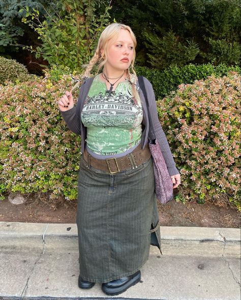 Fairy Grunge Aesthetic Outfit Plus Size, Thrift Skirt Outfit, Mid Sized Alt Fashion, Pretty Outfits Plus Size, Plus Size Fairy Core, Plus Size Funky Outfits, 2000s Plus Size Fashion, Plus Size 2000s Fashion, Plus Size Skater Outfit