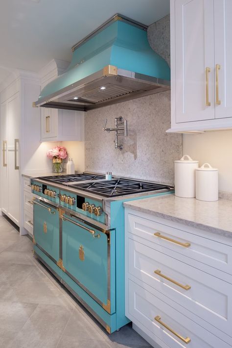 Tiffany Blue Kitchen, Range And Hood, Officine Gullo, White Kitchen Inspiration, Turquoise Kitchen, Blue Kitchen Cabinets, Kitchen Colour Schemes, Blue Cabinets, Gorgeous Kitchens