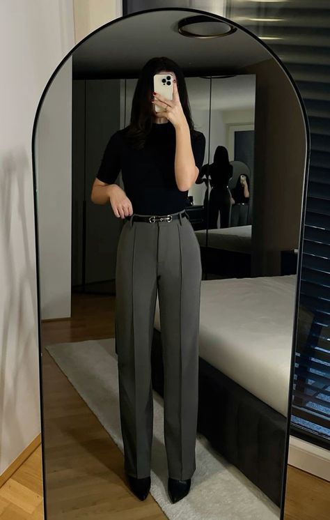 Effortlessly Put Together Outfits, Grey Old Money Outfit, Elegant Work Outfits Classy Chic, Casual Elegant Work Outfits, Classy Work Aesthetic, Business Woman Outfits Classy Chic, Business Girls Aesthetic, Classy Elegant Outfits Aesthetic, Classy Girl Outfits Black Women