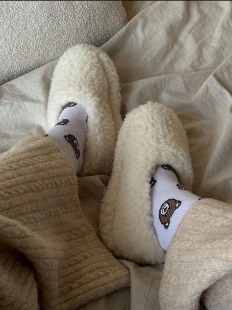 Slippers, cozy, cute socks Home Clothes Women, Beige Slippers, Slipper Shoes Women, Slippers Outfit, Christmas Slippers, Comfy Slippers, Winter Fashion Outfits Casual, Cute Slippers, Soft Slippers