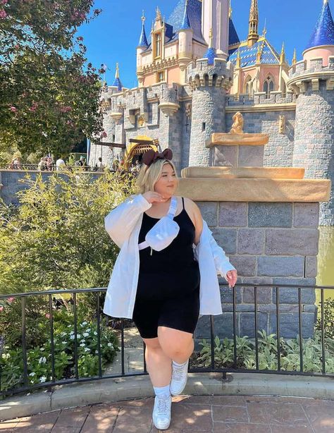 Hollywood Studios Outfit Plus Size, Disney Comfy Outfits Women, Plus Size Winter Disney Outfits, Plus Size Summer Disney Outfits, Outfit For The Park, Plus Size Park Outfit, Plus Size Outfits For Disney World, Disney Parks Outfits Plus Size, Cute Park Outfit