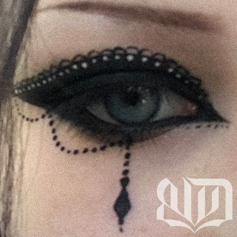 Lace Eye Makeup, Lace Makeup Look, Lace Eyeliner, Romantic Goth Hairstyles, Goth Wedding Makeup, Goth Wedding Hair, Romantic Gothic Makeup, Halloween Eyeshadow Looks, Victorian Goth Makeup