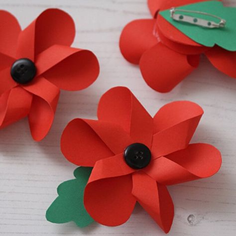 Make A Poppy, Poppy Craft For Kids, Remembrance Day Activities, Remembrance Day Art, Poppy Craft, Poppy Pins, Remembrance Day Poppy, Pin Wheel, Remembrance Poppy