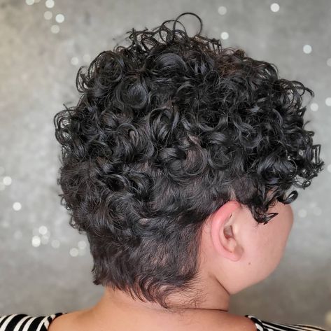 Spiral Perm Short Hair, Short Haircuts Curly Hair, Chemo Curls, Short Curly Hair Styles, Hair Perms, Haircuts Curly, Lob Styling, Natural Curly Hair Cuts, Short Sassy Haircuts