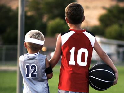 #Children are getting involved in organized #sports at younger ages, so how and when do you choose to sign them up. Basketball Tricks, Uk Basketball, Bola Basket, Youth Basketball, Basketball Camp, Basketball Goals, Basketball Season, Basketball Drills, Kids Basketball