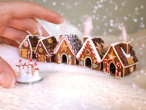 Ginger House, Mini Gingerbread House, Gingerbread Village, Gingerbread House Decorations, Dollhouse Christmas, Christmas Clay, Polymer Clay Christmas, Christmas Gingerbread House, Christmas Cooking