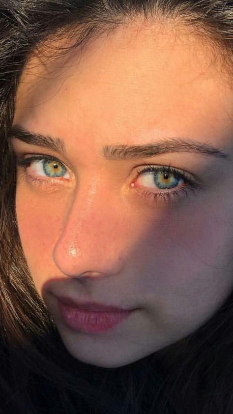 Blue Hazel Eyes, Pretty Eyes Color, Heterochromia Eyes, Blue Eyes Aesthetic, Rare Eye Colors, Black Hair Green Eyes, Hazel Green Eyes, Eye Color Chart, Rare Eyes