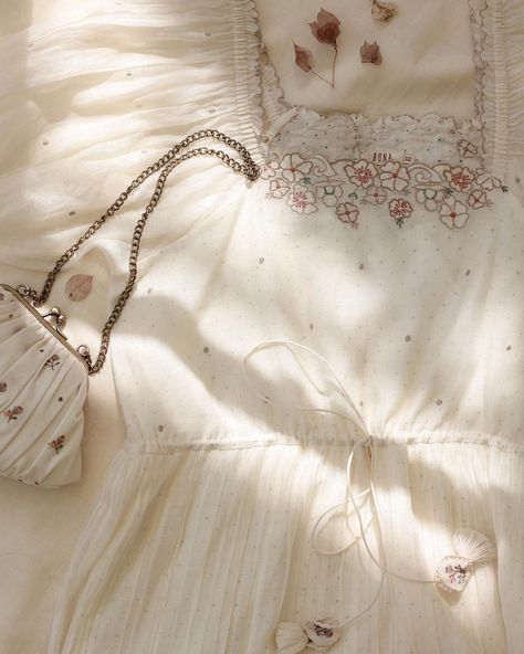 Mal Outfits, Cottage Clothing, Floral Cutwork, Designer Dresses Elegant, Exhibition Ideas, Goddess Gown, Casual Frocks, Cutwork Embroidery, Baby Dress Design