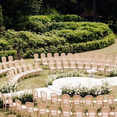 Wedding Ceremony Furniture, Curved Ceremony Aisle, Creative Ceremony Seating, Stadium Seating Wedding Ceremony, Semi Circle Wedding Ceremony Seating, Flowers On Piano Wedding, Unique Wedding Ceremony Seating, Ceremony Chair Set Up, Unique Ceremony Seating