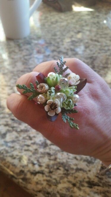 Fresh flower ring Corsage Ring, Fresh Flower Bracelet, Ring Corsage, Unique Prom Corsage Ideas, Prom Corsage Diy, Prom Flowers Corsage, Fresh Flower Jewelry, Whimsy Flowers, Diy Corsage