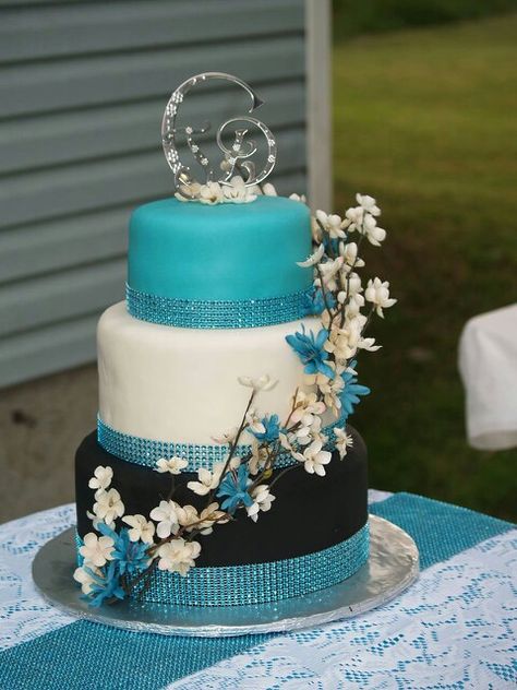 3 tier round wedding cake. Black, white, and teal Teal And Black Wedding Ideas, Teal And Black Wedding Dress, Black And Aqua Wedding, Black And Teal Wedding Cake, Teal Wedding Cake Ideas, Wedding Cake Teal, Teal And Black Cake Birthday, Teal Wedding Cake, Blue Sweet 16