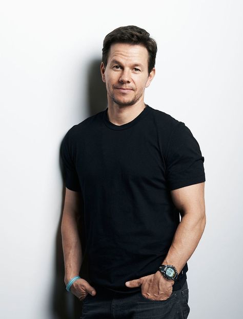 Mark Wahlberg House, Actor Mark Wahlberg, Hottest Male Celebrities, Mark Wahlberg, Celebrities Humor, Actrices Hollywood, Hazel Eyes, Hot Actors, Celebrity Outfits