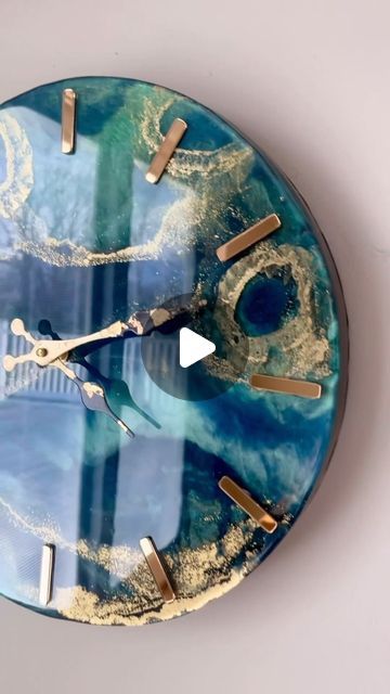 Resin Clock Tutorial, Resin Clock Ideas, Epoxy Clock, Resin Clock, Resin Wall Art, Resin Pour, Resin Design, Epoxy Resin Art, Resin Tutorial