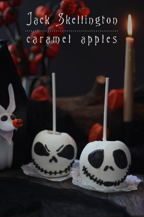 Jack Skellington Caramel Apples - Feast of Starlight Feast Of Starlight, Caramel Apple Kits, Caramel Apples Halloween, Halloween Candy Apples, Gourmet Candy Apples, Gourmet Caramel Apples, Candy Apple Recipe, Halloween Apples, Caramel Apples Recipe