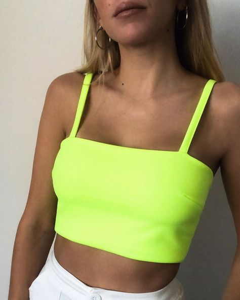 30 Me gusta, 0 comentarios - Loᥣιtᥲ (@lolitashopba) en Instagram: "💫 New In 💫 Top Drew neon" Top Verde Neon, Neon Party Outfits, Carnaval Outfit, Neon Crop Top, Rainbow Crop Top, Neon Top, Neon Outfits, Neon Rainbow, Neon Party