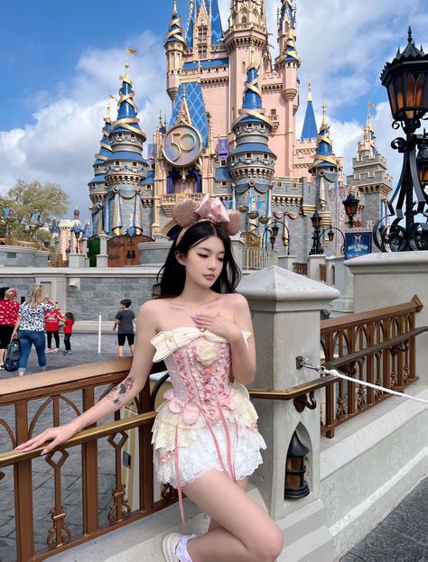 favorite activity Disneyland Cute Outfits, Disneyland Japan Outfit, Hongkong Disneyland Outfit, Disneyland Outfits Women, Disneyland Poses, Disney World Outfits Women, Hongkong Outfit, Disneyland Outfit Ideas, Outfits Japan