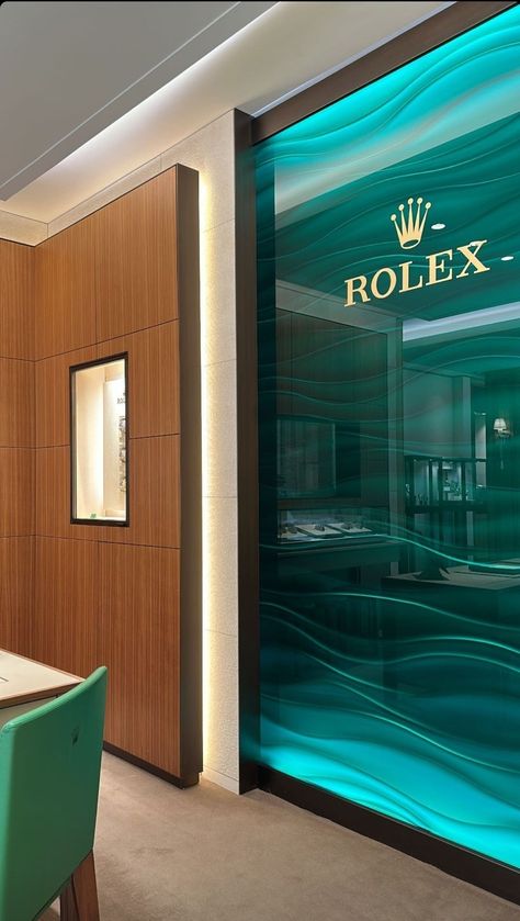 Rolex Aesthetic, Rolex Store, Luxury Snap, Eid Looks, Shopping Pictures, Billionaire Lifestyle Luxury Living, Dubai Vacation, Beautiful Photoshoot Ideas, Cool Boy Image