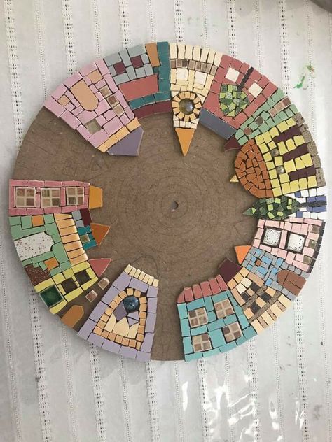 Mosaic Designs Easy, Mosaic Patterns For Beginners, Mosaic Furniture, Mosaic Art Diy, Colorful Mosaic, Mosaic Garden Art, Mosaic Art Projects, Mosaic Stained, Mosaic Madness