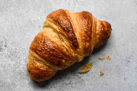 Classic French Croissants 101 Guide - Pardon Your French Crossiant Recipes, French Croissants, Croissants Recipe, French Croissant, Chimney Cake, Homemade Croissants, French Baking, Croissant Recipe, Chef Coat