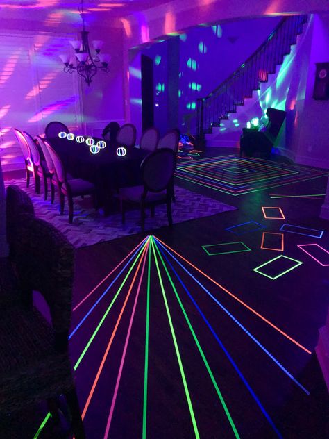 Neon Nights Prom Theme, Flow In The Dark Party Ideas, Glow In The Dark Dance Party Ideas, Nye Glow Party, Neon Party Decorations Outdoor, Dance Party Theme Ideas, Glow Theme Party Decoration, Neon Photo Backdrop, Glow Party Snacks