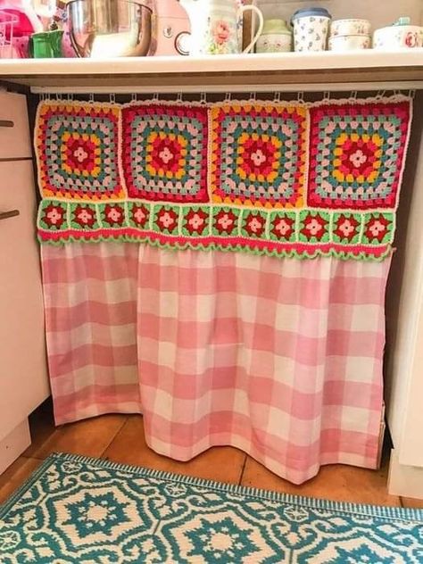 Crochet Curtain Pattern, Crochet Cushion Cover, Crochet Curtains, Crochet Home Decor, Crochet Cushions, Creation Couture, Curtain Patterns, Diy Crochet Projects, Free Crochet Patterns