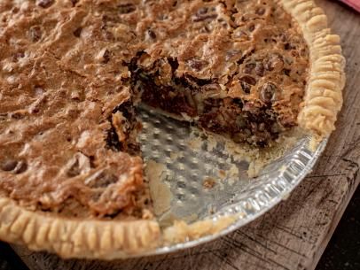 Pecan Pie Recipe Ina Garten, Ina Garten Pecan Pie, Pecan Chocolate Pie, Bourbon Chocolate Pecan Pie, Chocolate Pecan Pie Recipe, Bourbon Chocolate, Whiskey Chocolate, Pecan Chocolate, Pie Chocolate