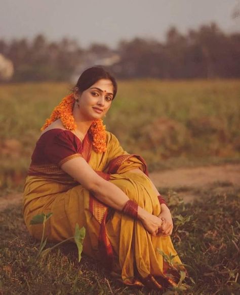 Village Photoshoot, Tamil Saree, Lichi Silk Saree, Brocade Saree, Dog Breeds List, Celebrity Fashion Looks, Indian Photoshoot, Cute Couple Drawings, Hot Women Dress