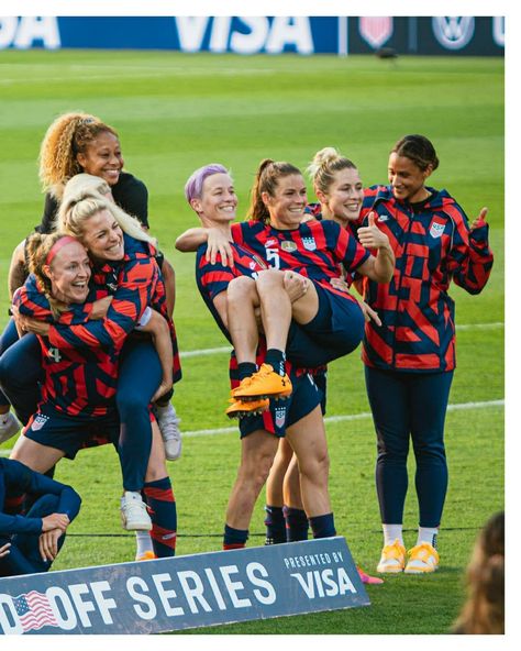 Usa Womens Soccer Team Aesthetic, Usa Women’s Soccer Team, Active Hobbies, Us Womens Soccer, Future Manifestation, Us Women's National Soccer Team, Girls Soccer Team, Usa Soccer Team, Soccer Women