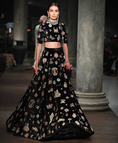 The Most Interestingly Unique Motifs We've Spotted on Lehengas Lately! | WedMeGood Black Velvet Lehenga, Sabyasachi Belt, Indian Bridesmaids, Velvet Lehenga, Black Lehenga, Ghagra Choli, Indian Couture, Indian Wedding Outfits, Lehenga Designs