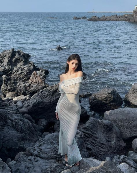 Bday Photoshoot, Debut Photoshoot, Long Blue Dress, Beach Pictures Poses, Dream Dresses, Elegant Feminine, Ex Machina, Beach Poses, Beach Photoshoot