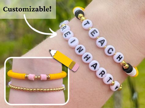 Start the school year off in style with this customizable “pencil” bracelet for teachers ✏️ #handmadejewelry #handmadebracelet #beadbracelet #beadedbracelet #heishibeads #heishibracelets #backtoschool #teachergift #teacherpresent #teacherjewelry #schooljewelry