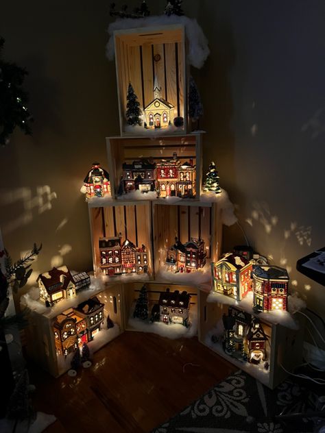 Christmas Village Display Crates, Christmas Crates, Diy Art Christmas, Christmas Decor Ideas Bedroom, Christmas Tree Village Display, Diy Christmas Village Displays, Diy Christmas Deco, Village Tree, Decor Ideas For Apartments