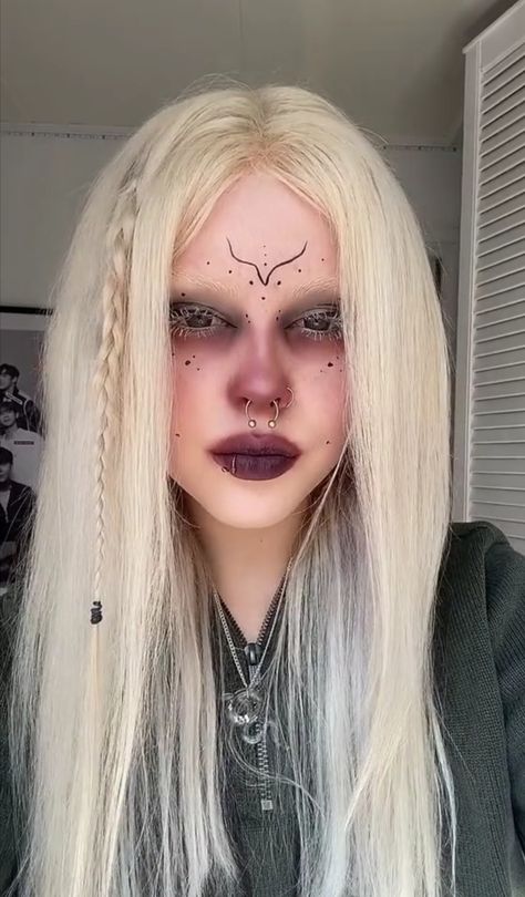 Demon Halloween Costume, Halloween Costume Girl, Girl Halloween Makeup, Demon Costume, Monster Makeup, Alternative Makeup, Pinterest Makeup, Girl Halloween, Demon Girl