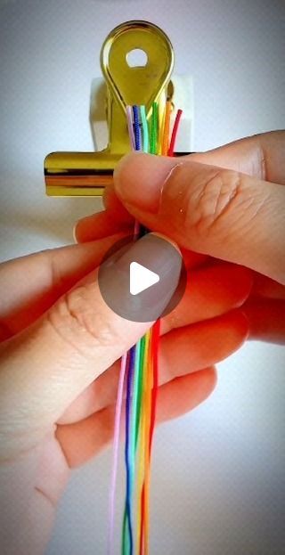 Rainbow Loom Bff Bracelets, Macrame Rainbow Bracelet, Backwards Knot Friendship Bracelets, How To Make Friendship Bracelets Videos, How Do You Make Friendship Bracelets, How To Make Thread Bracelets Easy, Diy Rainbow Bracelet, Rainbow Bracelet Tutorial, Friendship Bracelets How To