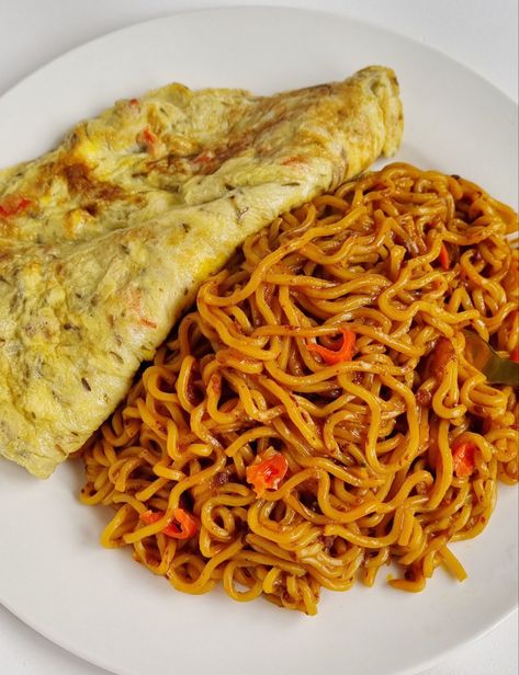 Noodles and omellete Noodles And Eggs, Canadian Dessert, Ghana Food, Crush Posts, Relatable Crush, West African Food, Popular Food, Healthy Food Inspiration, Food Hub