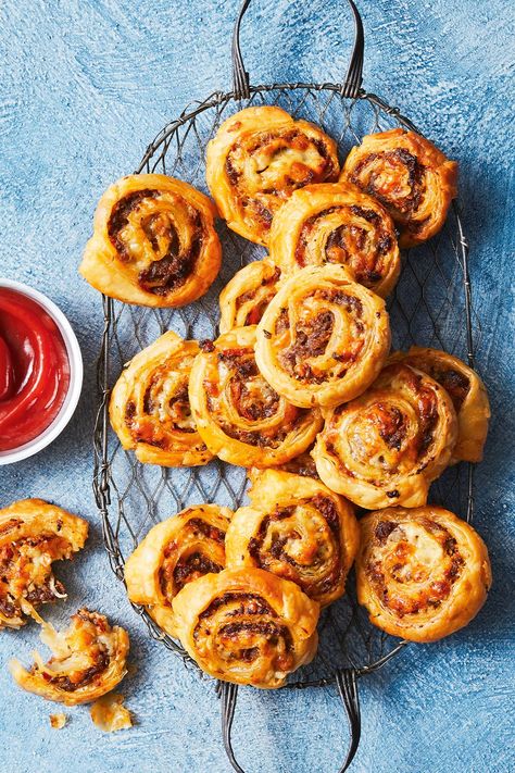 Sausage roll scrolls with a side of tomato sauce Sausage Roll Recipe, Savoury Pastry, Scrolls Recipe, Toddler Finger Foods, Big Family Meals, Sausage Roll, Savory Pastry, Pot Pies Recipes, Bread Appetizers